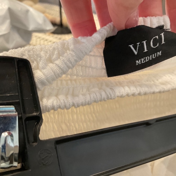 #0278 WOMEN’S VICI LINEN SHORTS WHITE SIZE: MEDIUM NWOT - Picture 3 of 3